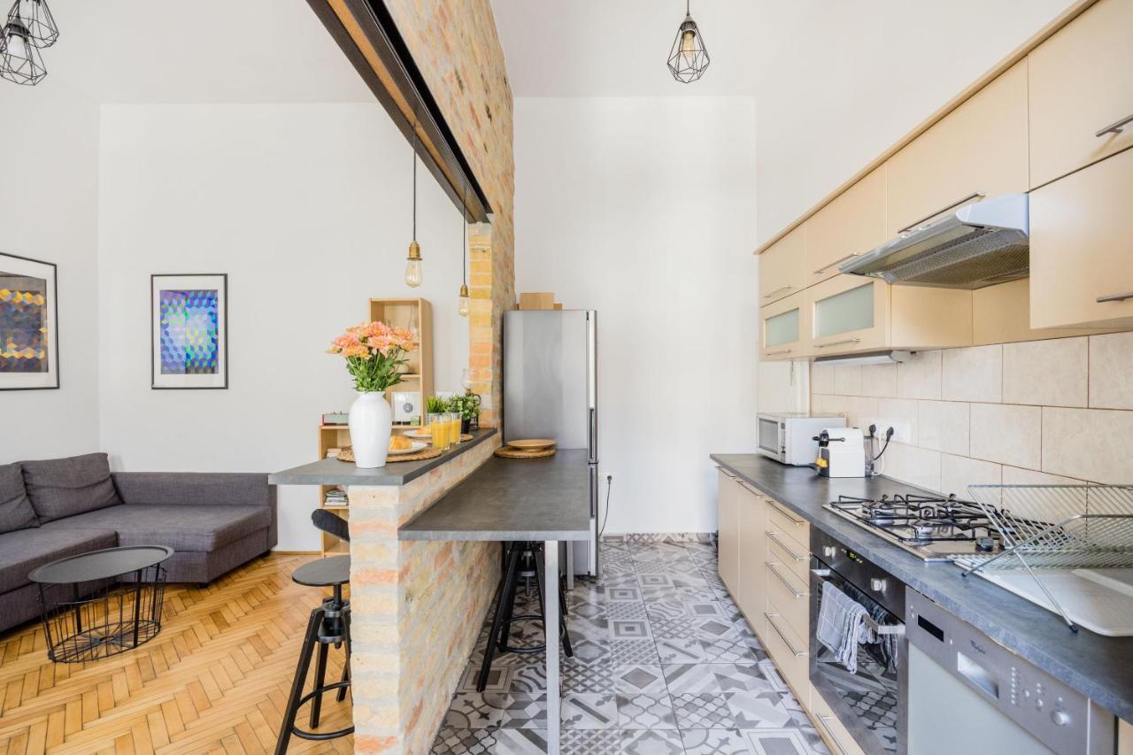 Live Like A Local At The Rustic Hockey Hut Leilighet Budapest Eksteriør bilde